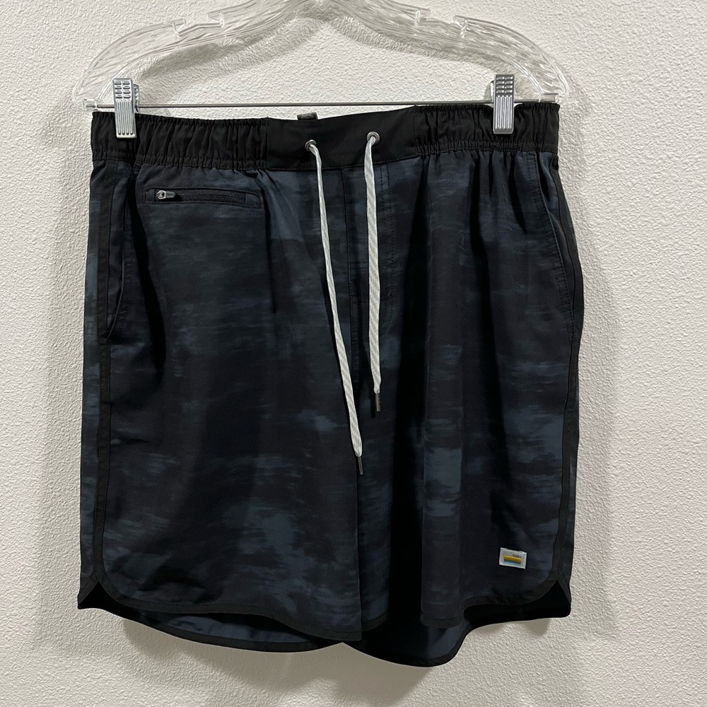 Vuori Banks short size large